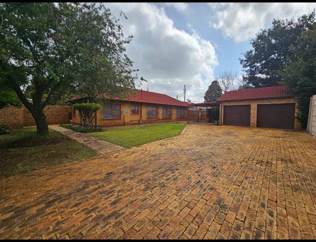 BUSINESS FOR SALE IN VAN RIEBEECK PARK